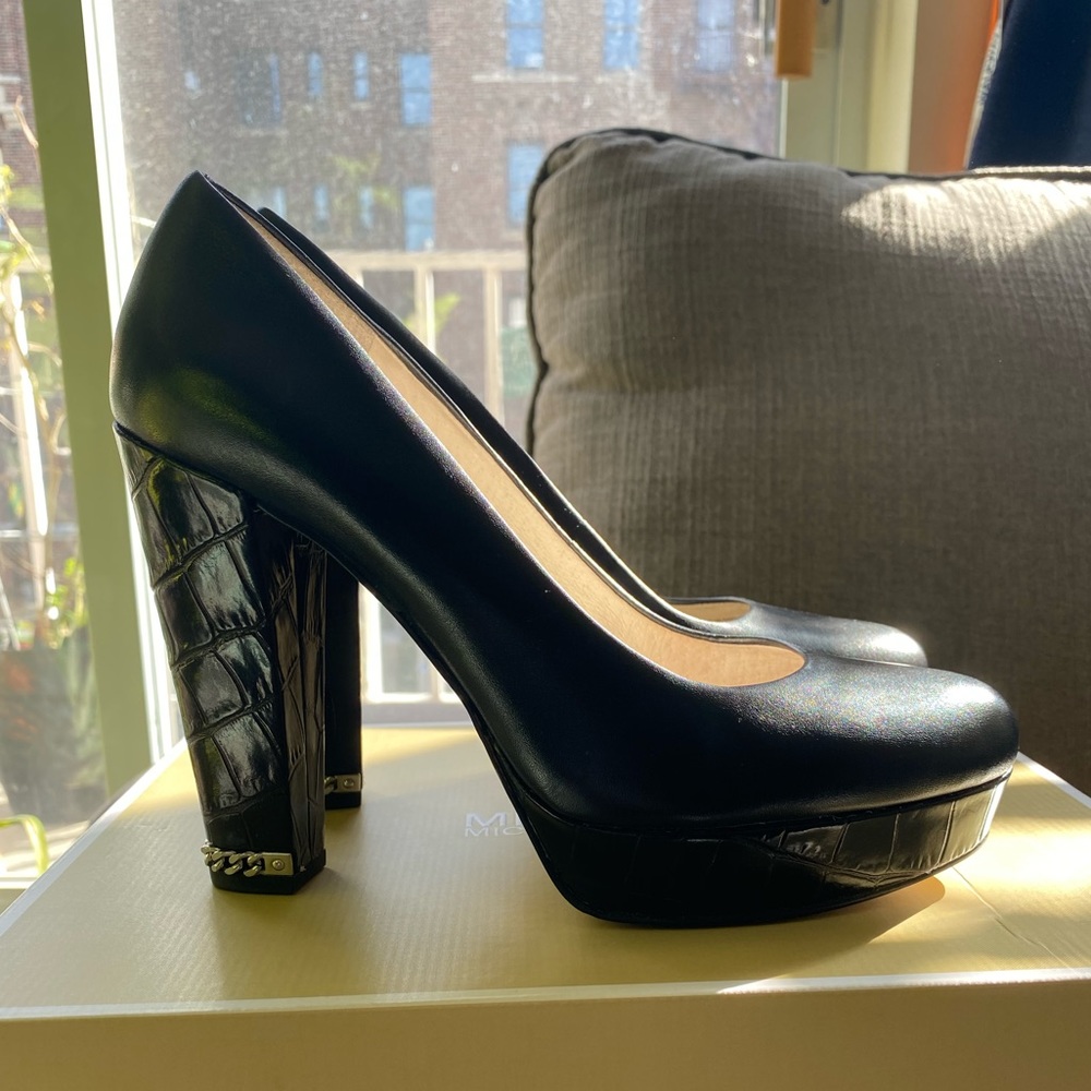 MICHAEL Michael Kors Sabrina Pump